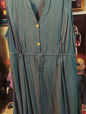 Sleeveless V-Neck Button Front Maxi Dress in Green